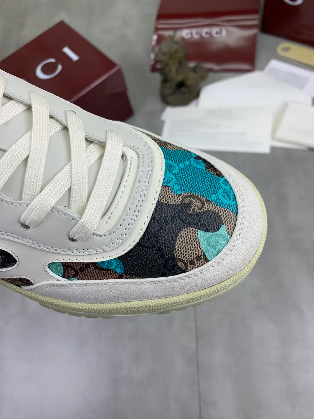 Men's shoes 💰P542 New Gucci autumn and winter low-end catwalk casual sneakers, top version! Oil edge craftsmanship. New model for early spring, creating a perfect style, cool and sassy, ​​c-position fashionable wear, classic shoe style with retro and futuristic feel, showing exquisite texture! Open mold to customize high-density outsole. Comes fully packaged. Size: 40-45 Fabric: Imported calfskin punching Lining: Imported original towel lining